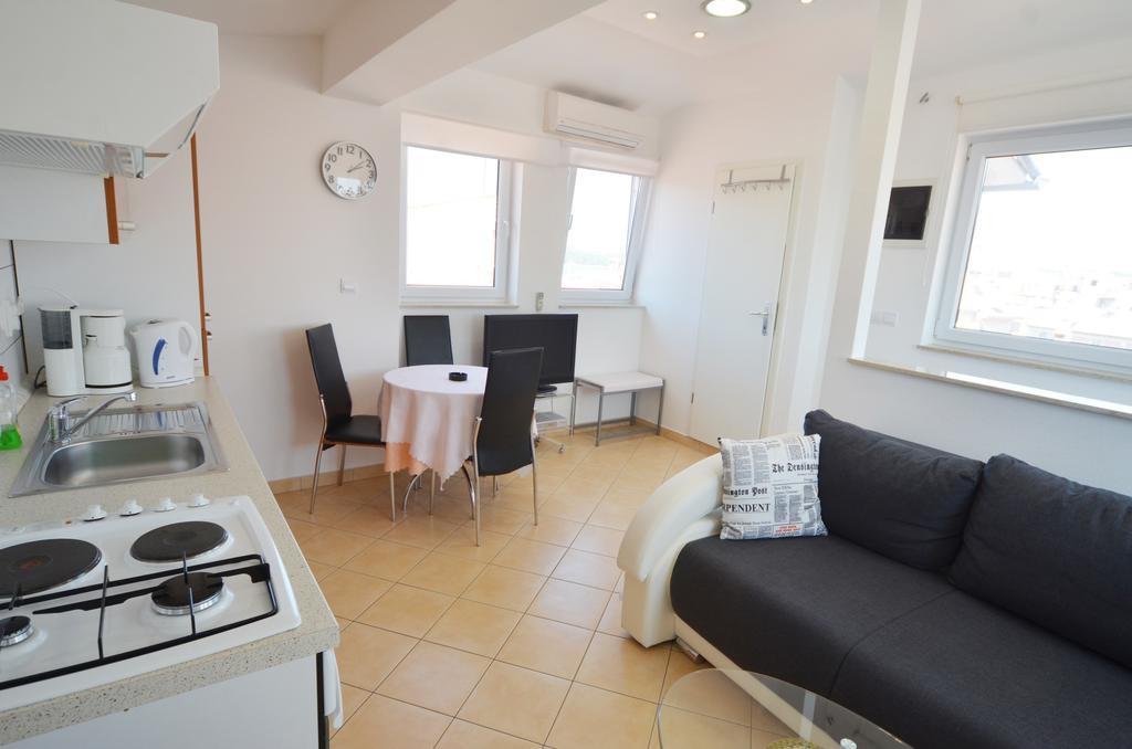 Apartment Zdenac Ровин Екстериор снимка