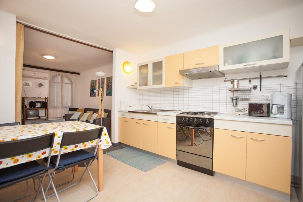 Apartment Zdenac Ровин Екстериор снимка